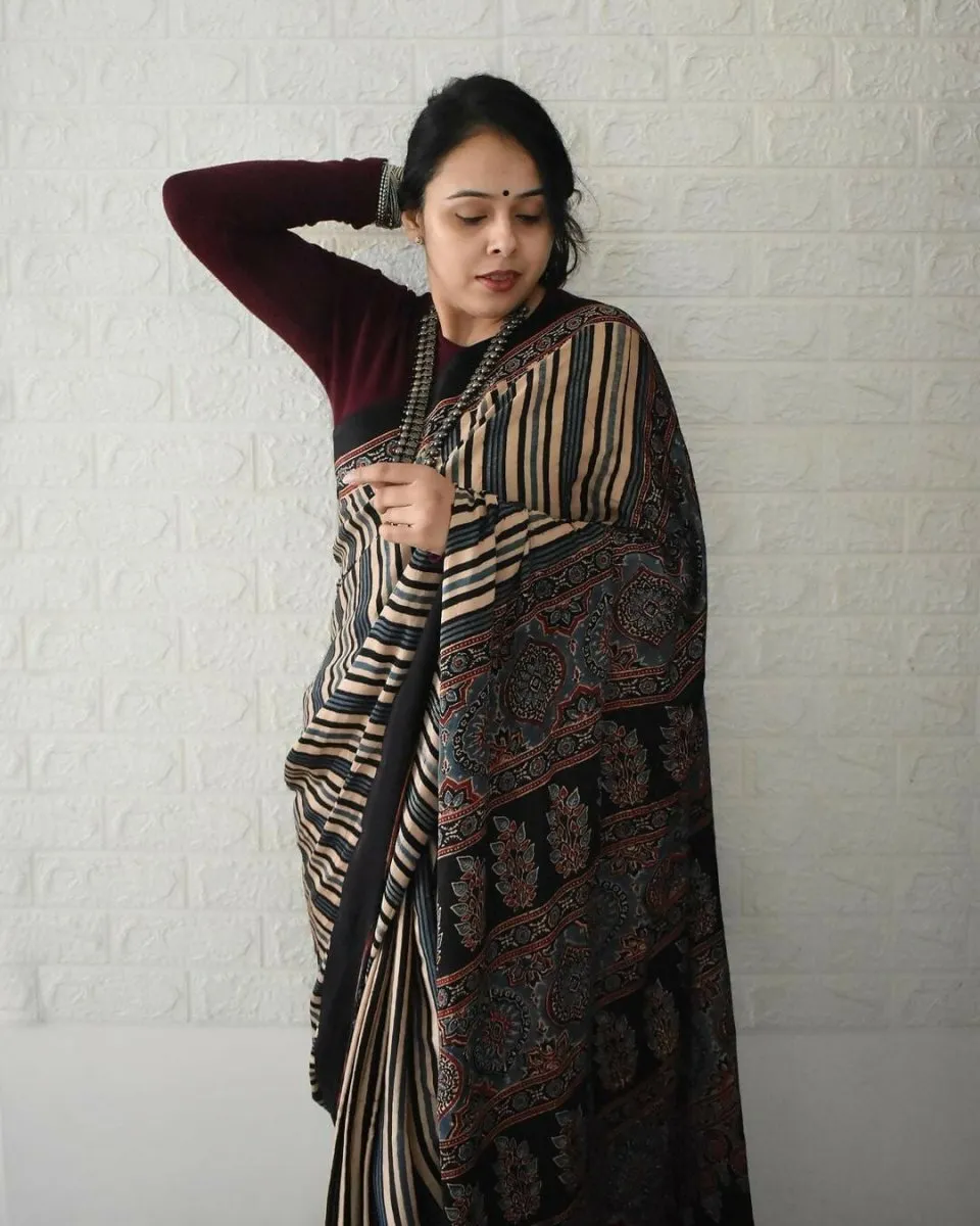 Arfa Fashion House Black Dual Tone Silk Digital Printed Saree