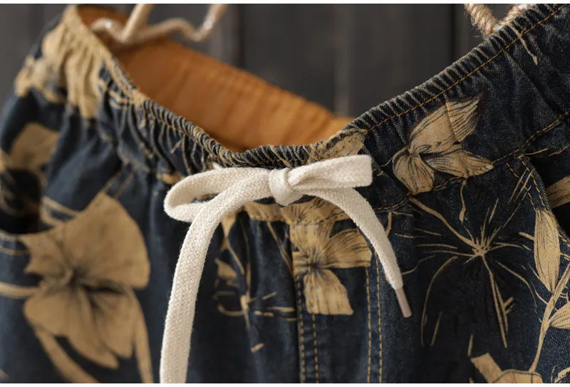 AUTUMN ROLL HEM DENIM SHORTS IN FLORAL PRINT   