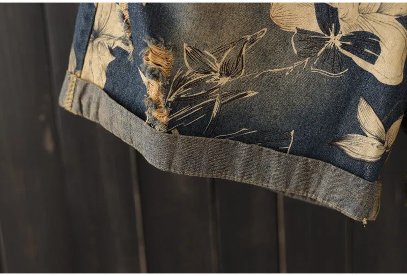 AUTUMN ROLL HEM DENIM SHORTS IN FLORAL PRINT   